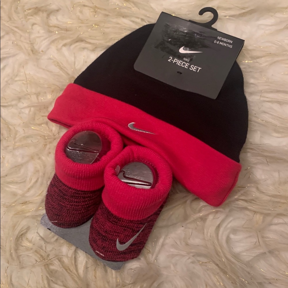 NWT NIKE Perfect 2 Piece set!